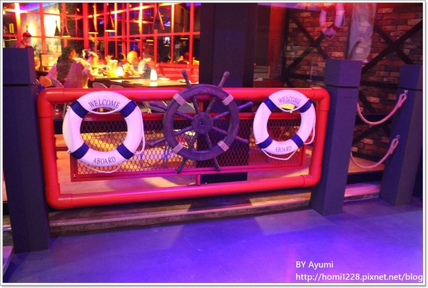 水貨-中和店：[食記]烤魚+麻辣鍋=一爐兩吃～炭火烤魚初體驗就在水貨-中和店