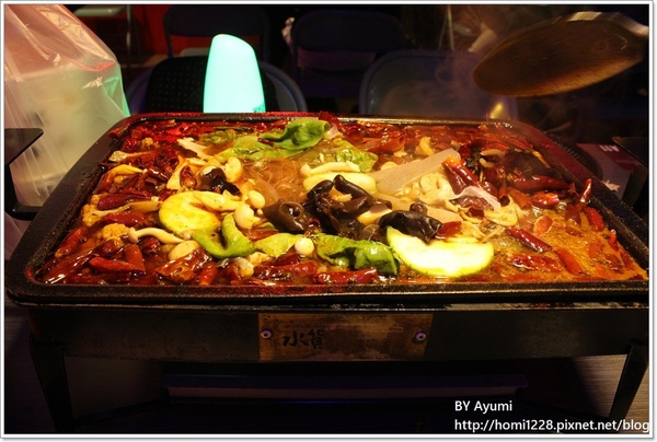 水貨-中和店：[食記]烤魚+麻辣鍋=一爐兩吃～炭火烤魚初體驗就在水貨-中和店