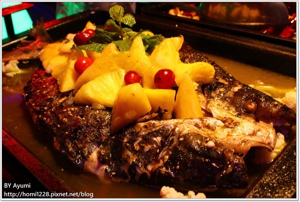 水貨-中和店：[食記]烤魚+麻辣鍋=一爐兩吃～炭火烤魚初體驗就在水貨-中和店