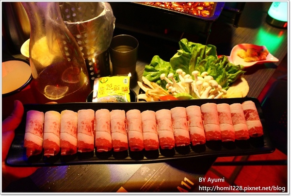 水貨-中和店：[食記]烤魚+麻辣鍋=一爐兩吃～炭火烤魚初體驗就在水貨-中和店