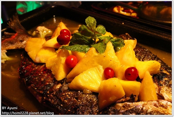 水貨-中和店：[食記]烤魚+麻辣鍋=一爐兩吃～炭火烤魚初體驗就在水貨-中和店