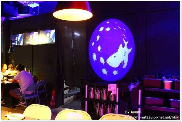 水貨-中和店：[食記]烤魚+麻辣鍋=一爐兩吃～炭火烤魚初體驗就在水貨-中和店