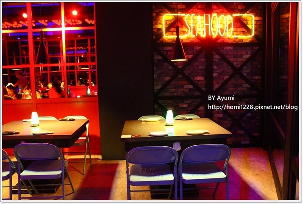 水貨-中和店：[食記]烤魚+麻辣鍋=一爐兩吃～炭火烤魚初體驗就在水貨-中和店