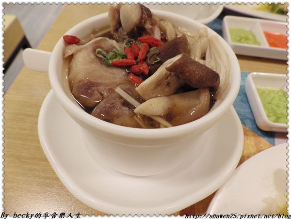 <內湖|美食>海南雞/海南雞飯/永吉路美食/肉骨茶/喇沙湯面/信義區好吃的/市政府捷運站/內湖/瑞記海南雞飯