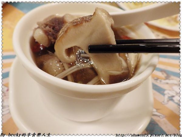 <內湖|美食>海南雞/海南雞飯/永吉路美食/肉骨茶/喇沙湯面/信義區好吃的/市政府捷運站/內湖/瑞記海南雞飯