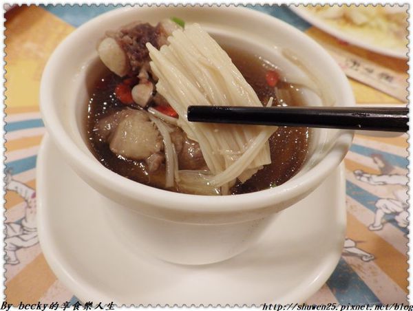 <內湖|美食>海南雞/海南雞飯/永吉路美食/肉骨茶/喇沙湯面/信義區好吃的/市政府捷運站/內湖/瑞記海南雞飯