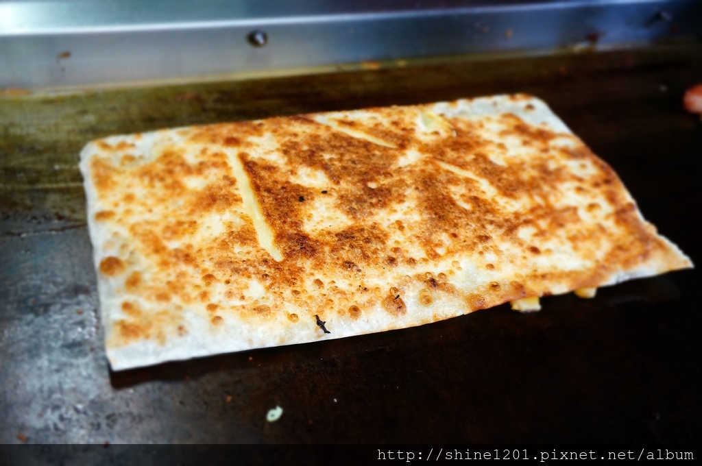 三重美食.三和夜市 脆皮蔬菜蛋餅.三重大阪燒蛋餅