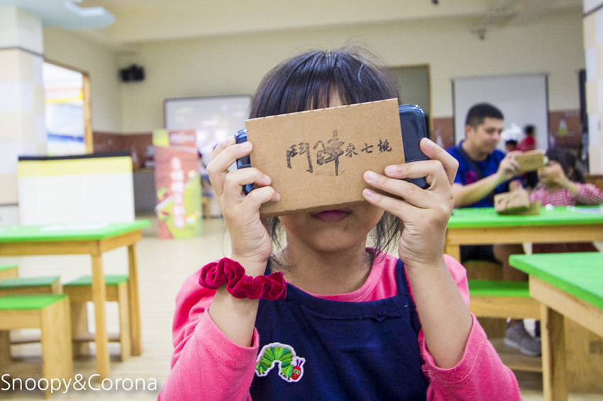 【宜蘭景點】五結親子景點|鬥陣來七桃科技體驗館~AR、VR互動體驗,手機撈魚、雷射神偷、電頭毛做造型,雨天備案來這裡