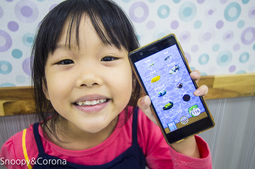 【宜蘭景點】五結親子景點|鬥陣來七桃科技體驗館~AR、VR互動體驗,手機撈魚、雷射神偷、電頭毛做造型,雨天備案來這裡