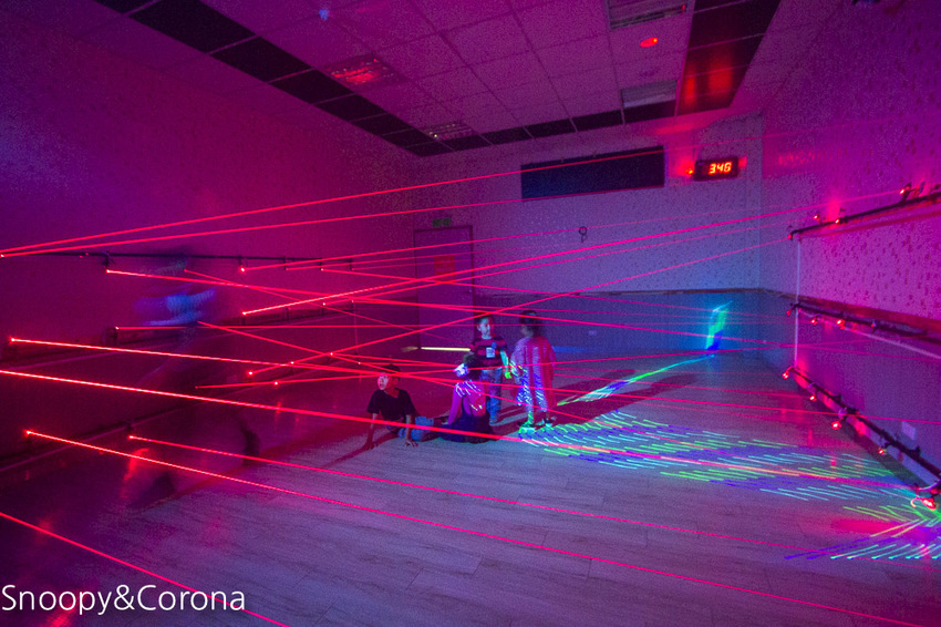 【宜蘭景點】五結親子景點|鬥陣來七桃科技體驗館~AR、VR互動體驗,手機撈魚、雷射神偷、電頭毛做造型,雨天備案來這裡