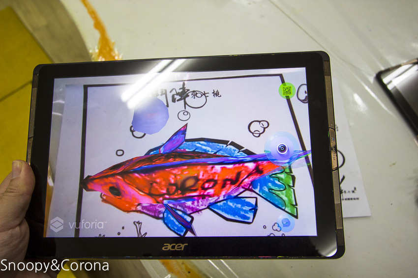 【宜蘭景點】五結親子景點|鬥陣來七桃科技體驗館~AR、VR互動體驗,手機撈魚、雷射神偷、電頭毛做造型,雨天備案來這裡