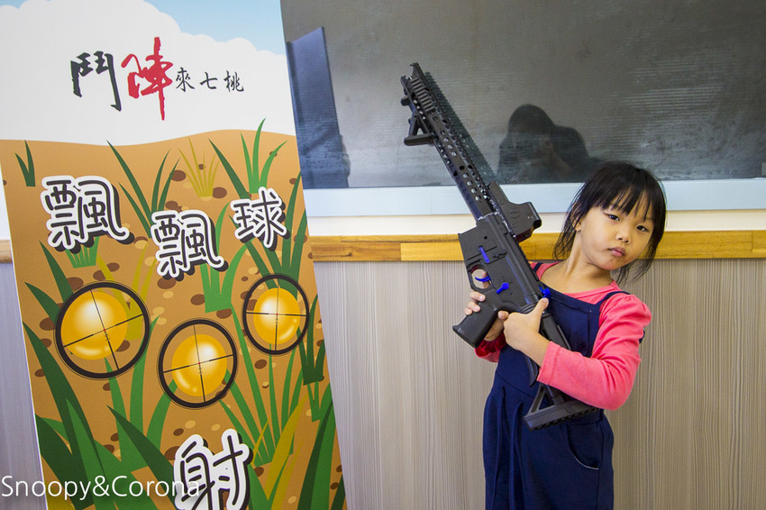 【宜蘭景點】五結親子景點|鬥陣來七桃科技體驗館~AR、VR互動體驗,手機撈魚、雷射神偷、電頭毛做造型,雨天備案來這裡