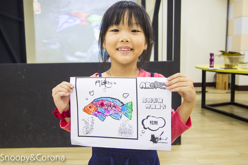 【宜蘭景點】五結親子景點|鬥陣來七桃科技體驗館~AR、VR互動體驗,手機撈魚、雷射神偷、電頭毛做造型,雨天備案來這裡