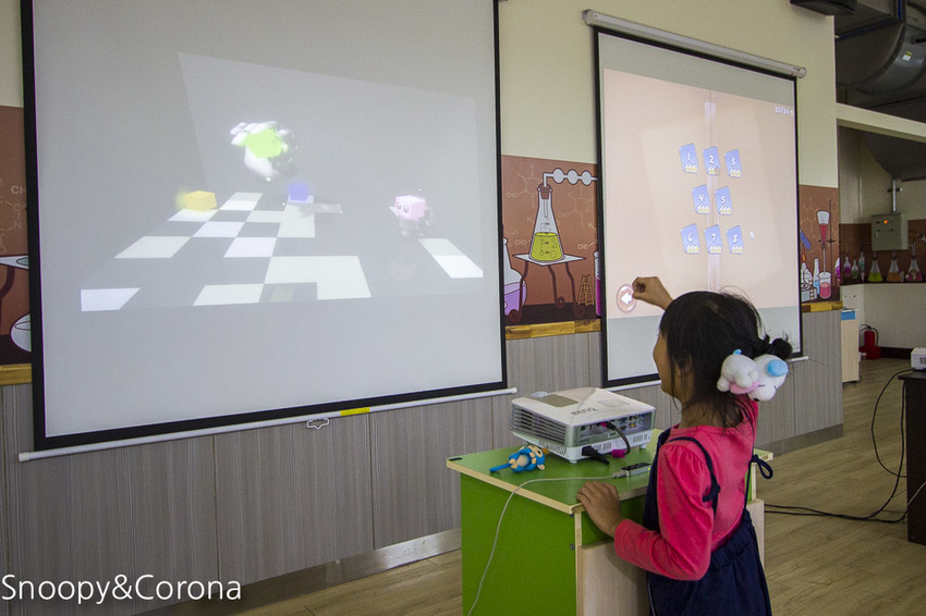 【宜蘭景點】五結親子景點|鬥陣來七桃科技體驗館~AR、VR互動體驗,手機撈魚、雷射神偷、電頭毛做造型,雨天備案來這裡