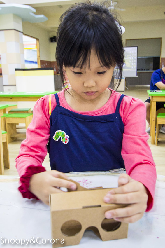 【宜蘭景點】五結親子景點|鬥陣來七桃科技體驗館~AR、VR互動體驗,手機撈魚、雷射神偷、電頭毛做造型,雨天備案來這裡