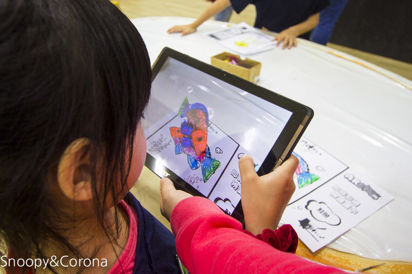 【宜蘭景點】五結親子景點|鬥陣來七桃科技體驗館~AR、VR互動體驗,手機撈魚、雷射神偷、電頭毛做造型,雨天備案來這裡