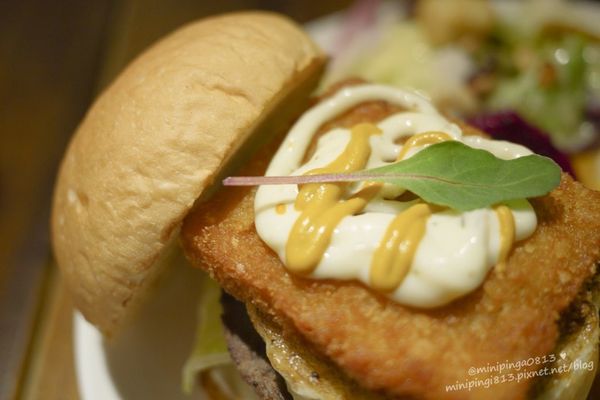 【美食｜台北松山】徒步３分‧小食光｜搬家囉!近中山國中捷運站‧靜謐巷弄內的法式美味下午茶簡餐.咖啡‧早午餐-每天都有隱藏版蛋糕!