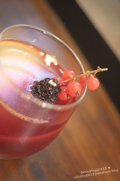 【美食｜台北松山】徒步３分‧小食光｜搬家囉!近中山國中捷運站‧靜謐巷弄內的法式美味下午茶簡餐.咖啡‧早午餐-每天都有隱藏版蛋糕!