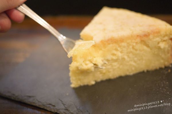 【美食｜台北松山】徒步３分‧小食光｜搬家囉!近中山國中捷運站‧靜謐巷弄內的法式美味下午茶簡餐.咖啡‧早午餐-每天都有隱藏版蛋糕!