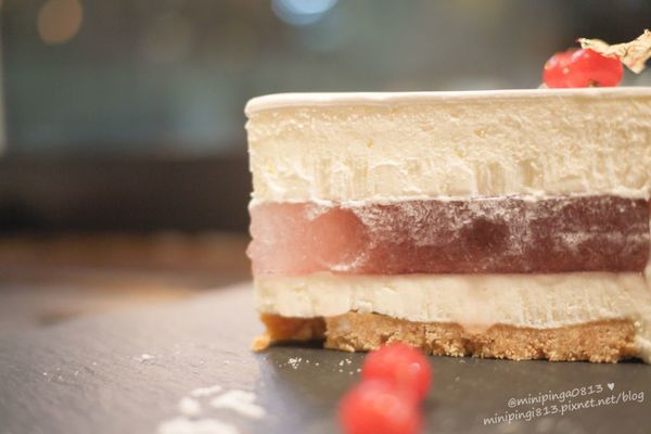 【美食｜台北松山】徒步３分‧小食光｜搬家囉!近中山國中捷運站‧靜謐巷弄內的法式美味下午茶簡餐.咖啡‧早午餐-每天都有隱藏版蛋糕!