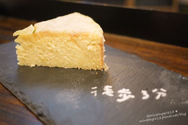 【美食｜台北松山】徒步３分‧小食光｜搬家囉!近中山國中捷運站‧靜謐巷弄內的法式美味下午茶簡餐.咖啡‧早午餐-每天都有隱藏版蛋糕!