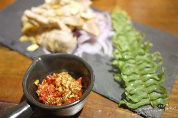 【美食｜台北松山】徒步３分‧小食光｜搬家囉!近中山國中捷運站‧靜謐巷弄內的法式美味下午茶簡餐.咖啡‧早午餐-每天都有隱藏版蛋糕!