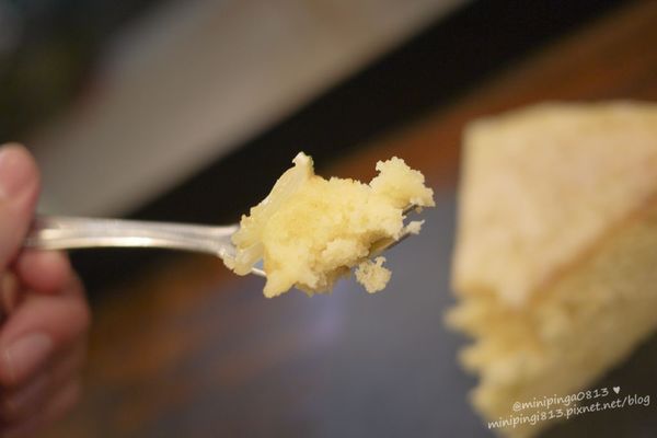 【美食｜台北松山】徒步３分‧小食光｜搬家囉!近中山國中捷運站‧靜謐巷弄內的法式美味下午茶簡餐.咖啡‧早午餐-每天都有隱藏版蛋糕!