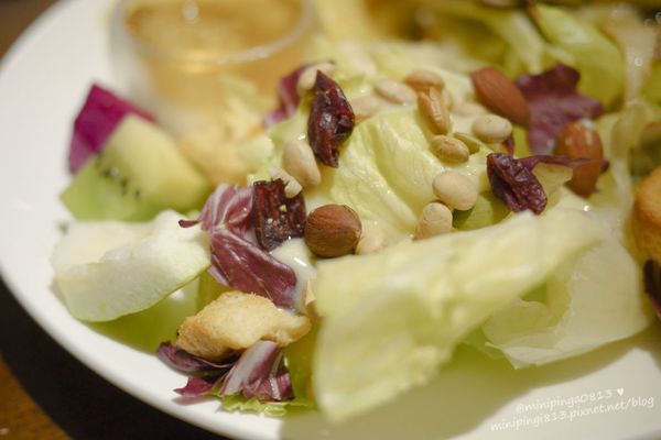 【美食｜台北松山】徒步３分‧小食光｜搬家囉!近中山國中捷運站‧靜謐巷弄內的法式美味下午茶簡餐.咖啡‧早午餐-每天都有隱藏版蛋糕!