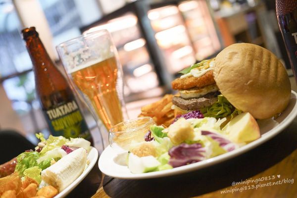 【美食｜台北松山】徒步３分‧小食光｜搬家囉!近中山國中捷運站‧靜謐巷弄內的法式美味下午茶簡餐.咖啡‧早午餐-每天都有隱藏版蛋糕!