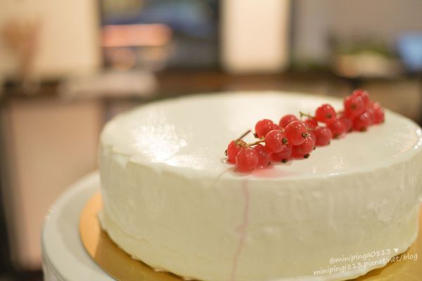 【美食｜台北松山】徒步３分‧小食光｜搬家囉!近中山國中捷運站‧靜謐巷弄內的法式美味下午茶簡餐.咖啡‧早午餐-每天都有隱藏版蛋糕!