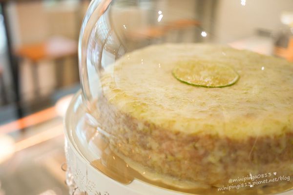 【美食｜台北松山】徒步３分‧小食光｜搬家囉!近中山國中捷運站‧靜謐巷弄內的法式美味下午茶簡餐.咖啡‧早午餐-每天都有隱藏版蛋糕!