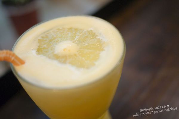 【美食｜台北松山】徒步３分‧小食光｜搬家囉!近中山國中捷運站‧靜謐巷弄內的法式美味下午茶簡餐.咖啡‧早午餐-每天都有隱藏版蛋糕!