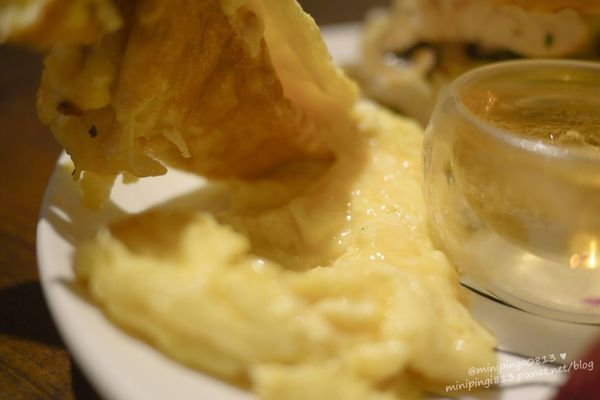 【美食｜台北松山】徒步３分‧小食光｜搬家囉!近中山國中捷運站‧靜謐巷弄內的法式美味下午茶簡餐.咖啡‧早午餐-每天都有隱藏版蛋糕!