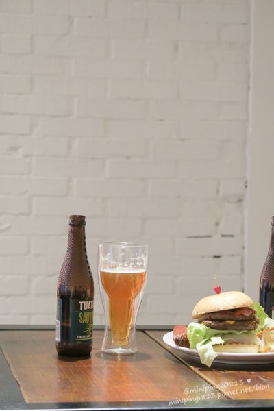 【美食｜台北松山】徒步３分‧小食光｜搬家囉!近中山國中捷運站‧靜謐巷弄內的法式美味下午茶簡餐.咖啡‧早午餐-每天都有隱藏版蛋糕!