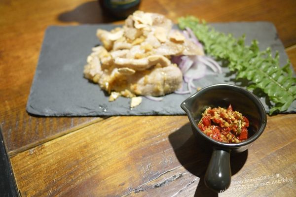 【美食｜台北松山】徒步３分‧小食光｜搬家囉!近中山國中捷運站‧靜謐巷弄內的法式美味下午茶簡餐.咖啡‧早午餐-每天都有隱藏版蛋糕!