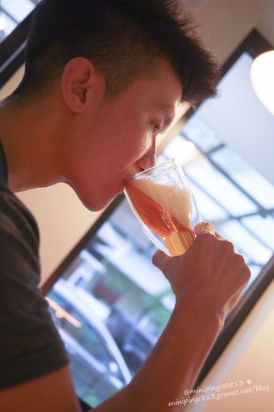 【美食｜台北松山】徒步３分‧小食光｜搬家囉!近中山國中捷運站‧靜謐巷弄內的法式美味下午茶簡餐.咖啡‧早午餐-每天都有隱藏版蛋糕!