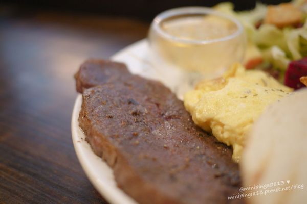 【美食｜台北松山】徒步３分‧小食光｜搬家囉!近中山國中捷運站‧靜謐巷弄內的法式美味下午茶簡餐.咖啡‧早午餐-每天都有隱藏版蛋糕!