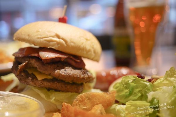 【美食｜台北松山】徒步３分‧小食光｜搬家囉!近中山國中捷運站‧靜謐巷弄內的法式美味下午茶簡餐.咖啡‧早午餐-每天都有隱藏版蛋糕!