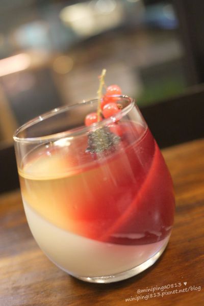 【美食｜台北松山】徒步３分‧小食光｜搬家囉!近中山國中捷運站‧靜謐巷弄內的法式美味下午茶簡餐.咖啡‧早午餐-每天都有隱藏版蛋糕!