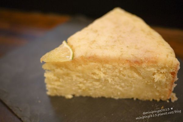 【美食｜台北松山】徒步３分‧小食光｜搬家囉!近中山國中捷運站‧靜謐巷弄內的法式美味下午茶簡餐.咖啡‧早午餐-每天都有隱藏版蛋糕!