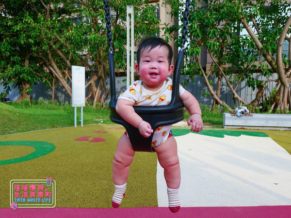 【塔塔懷特育兒生活】台茂公園兒童遊戲場:2020桃園親子景點推薦,共融式遊戲設施,特色鞦韆、大型溜滑梯、圓頂攀爬架、彩虹攀岩區、戶外籃球場與直排輪場,台茂購物中心好逛-1120995.jpg 【塔塔懷特育兒生活】台茂公園兒童遊戲場:2020桃園親子景點推薦,共融式遊戲設施,特色鞦韆、大型溜滑梯、圓頂攀爬架、彩虹攀岩區、戶外籃球場與直排輪場,台茂購物中心好逛-1120995.jpg