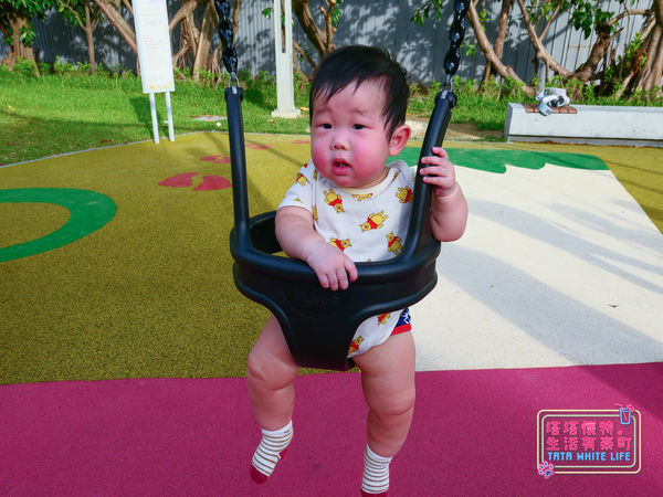 【塔塔懷特育兒生活】台茂公園兒童遊戲場:2020桃園親子景點推薦,共融式遊戲設施,特色鞦韆、大型溜滑梯、圓頂攀爬架、彩虹攀岩區、戶外籃球場與直排輪場,台茂購物中心好逛又好玩-1120-3.jpg 【塔塔懷特育兒生活】台茂公園兒童遊戲場:2020桃園親子景點推薦,共融式遊戲設施,特色鞦韆、大型溜滑梯、圓頂攀爬架、彩虹攀岩區、戶外籃球場與直排輪場,台茂購物中心好逛又好玩-1120-3.jpg