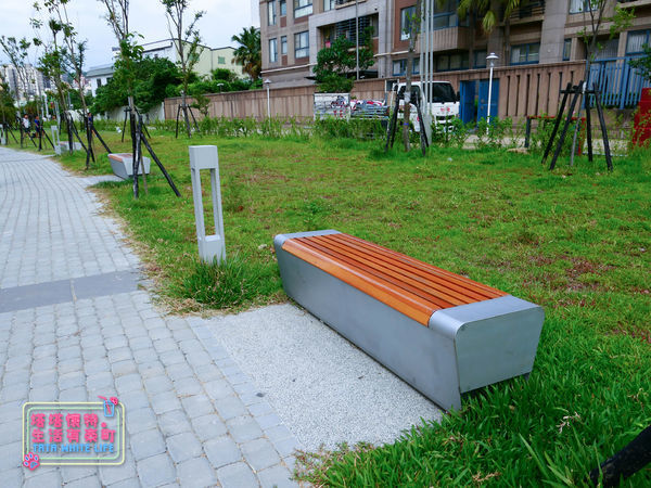 【塔塔懷特育兒生活】台茂公園兒童遊戲場:2020桃園親子景點推薦,共融式遊戲設施,特色鞦韆、大型溜滑梯、圓頂攀爬架、彩虹攀岩區、戶外籃球場與直排輪場,台茂購物中心好逛-1130026.jpg 【塔塔懷特育兒生活】台茂公園兒童遊戲場:2020桃園親子景點推薦,共融式遊戲設施,特色鞦韆、大型溜滑梯、圓頂攀爬架、彩虹攀岩區、戶外籃球場與直排輪場,台茂購物中心好逛-1130026.jpg