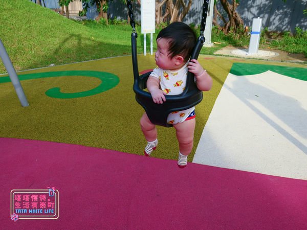 【塔塔懷特育兒生活】台茂公園兒童遊戲場:2020桃園親子景點推薦,共融式遊戲設施,特色鞦韆、大型溜滑梯、圓頂攀爬架、彩虹攀岩區、戶外籃球場與直排輪場,台茂購物中心好逛-1120986.jpg 【塔塔懷特育兒生活】台茂公園兒童遊戲場:2020桃園親子景點推薦,共融式遊戲設施,特色鞦韆、大型溜滑梯、圓頂攀爬架、彩虹攀岩區、戶外籃球場與直排輪場,台茂購物中心好逛-1120986.jpg