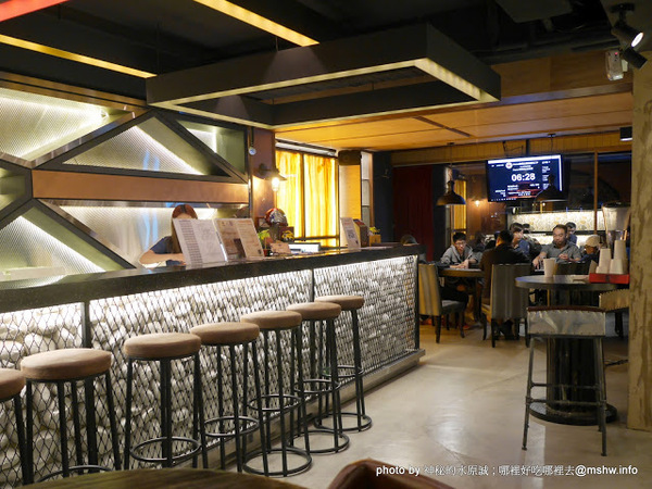 ARENA 遊戲主題餐廳:【食記】台中ARENA遊戲主題餐廳-華人德州樸克俱樂部台中辦事處 Chinese texas hold'em poker club@西區萬壽棒球場&文心森林公園 : 德州樸克,從來都不是一個人的遊戲