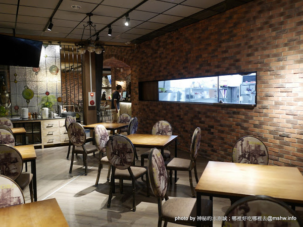 ARENA 遊戲主題餐廳:【食記】台中ARENA遊戲主題餐廳-華人德州樸克俱樂部台中辦事處 Chinese texas hold'em poker club@西區萬壽棒球場&文心森林公園 : 德州樸克,從來都不是一個人的遊戲