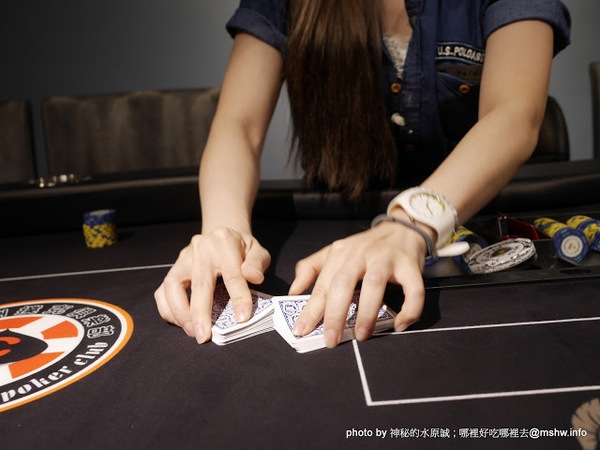 ARENA 遊戲主題餐廳:【食記】台中ARENA遊戲主題餐廳-華人德州樸克俱樂部台中辦事處 Chinese texas hold'em poker club@西區萬壽棒球場&文心森林公園 : 德州樸克,從來都不是一個人的遊戲