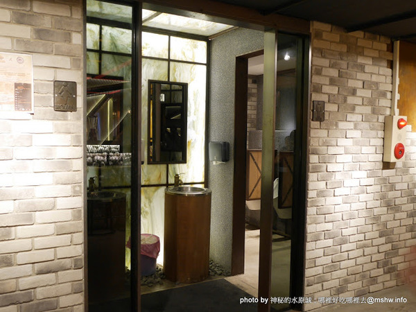 ARENA 遊戲主題餐廳:【食記】台中ARENA遊戲主題餐廳-華人德州樸克俱樂部台中辦事處 Chinese texas hold'em poker club@西區萬壽棒球場&文心森林公園 : 德州樸克,從來都不是一個人的遊戲