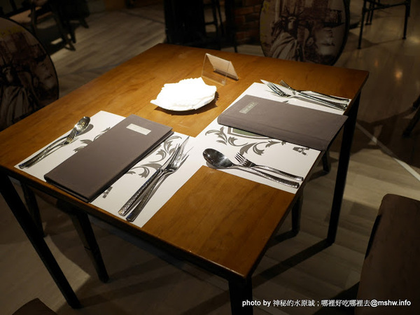 ARENA 遊戲主題餐廳:【食記】台中ARENA遊戲主題餐廳-華人德州樸克俱樂部台中辦事處 Chinese texas hold'em poker club@西區萬壽棒球場&文心森林公園 : 德州樸克,從來都不是一個人的遊戲