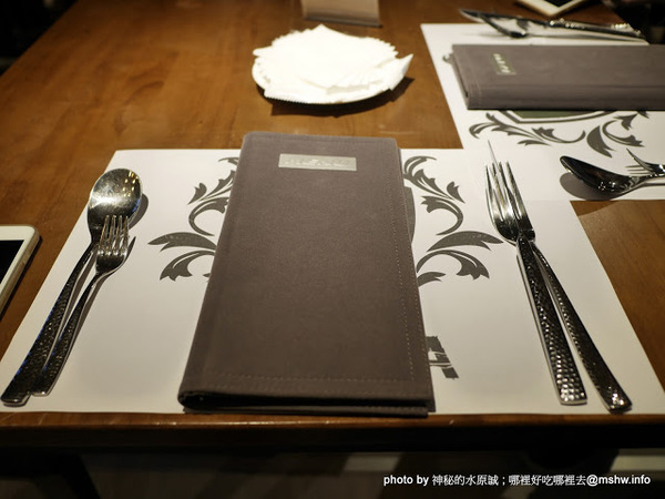 ARENA 遊戲主題餐廳:【食記】台中ARENA遊戲主題餐廳-華人德州樸克俱樂部台中辦事處 Chinese texas hold'em poker club@西區萬壽棒球場&文心森林公園 : 德州樸克,從來都不是一個人的遊戲